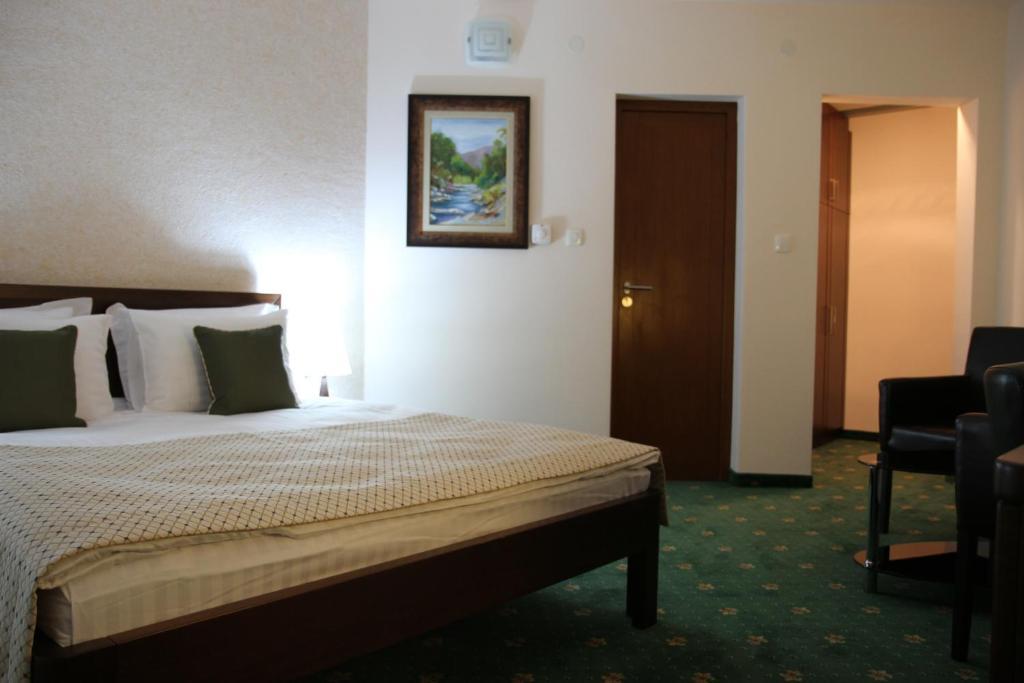 Hotel Trebjesa Nikšić Quarto foto